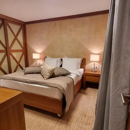 B428 Vucko Private Host Apartamento *